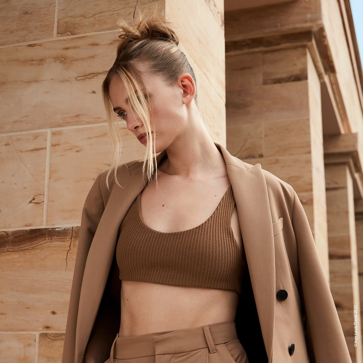 Blond włosy potrzebują profesjonalnej opieki dowiedz się jak dbać o rozjaśnione włosy