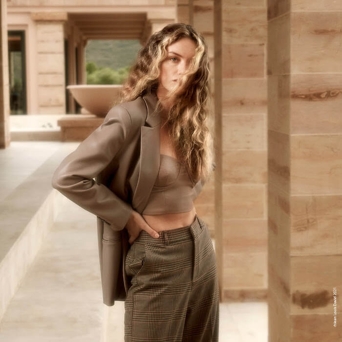 Dbanie o falowane włosy latem